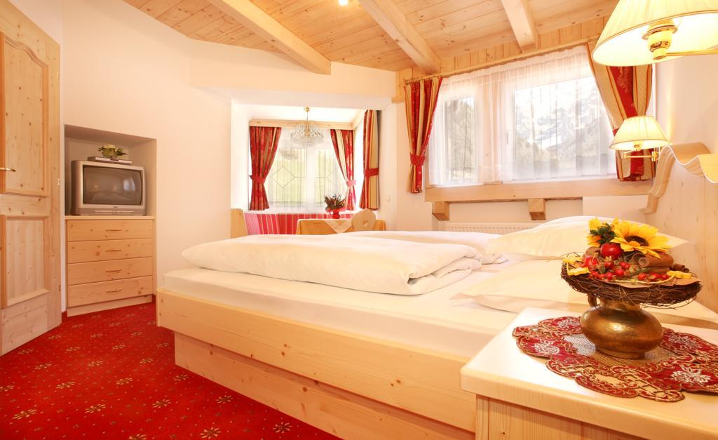 Garni B&B Schenk Сельва-ди-Валь-Гардена Номер фото
