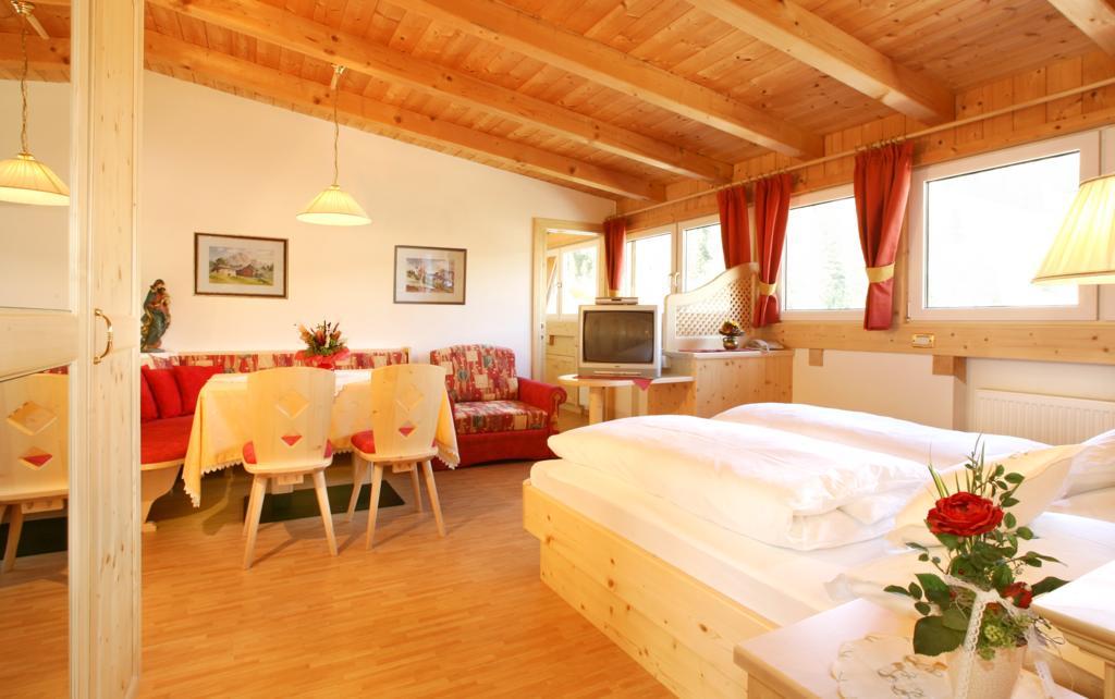 Garni B&B Schenk Сельва-ди-Валь-Гардена Номер фото