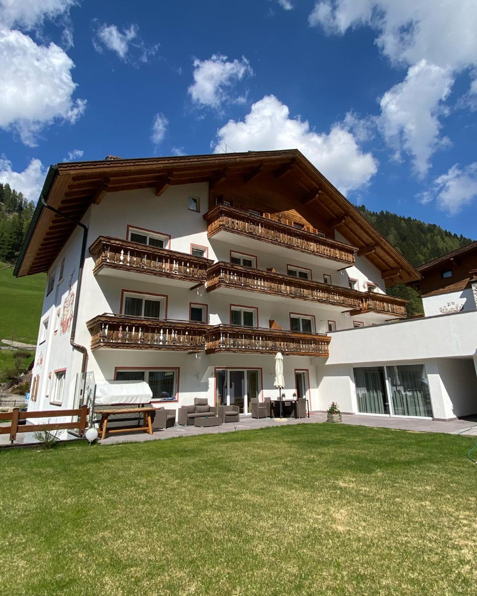 Garni B&B Schenk Сельва-ди-Валь-Гардена Экстерьер фото
